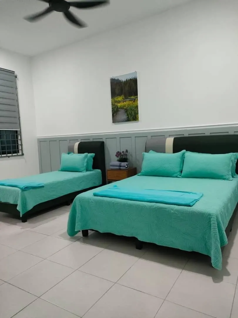 Cik Yam Homestay Pool, Melaka L For Malay Only
