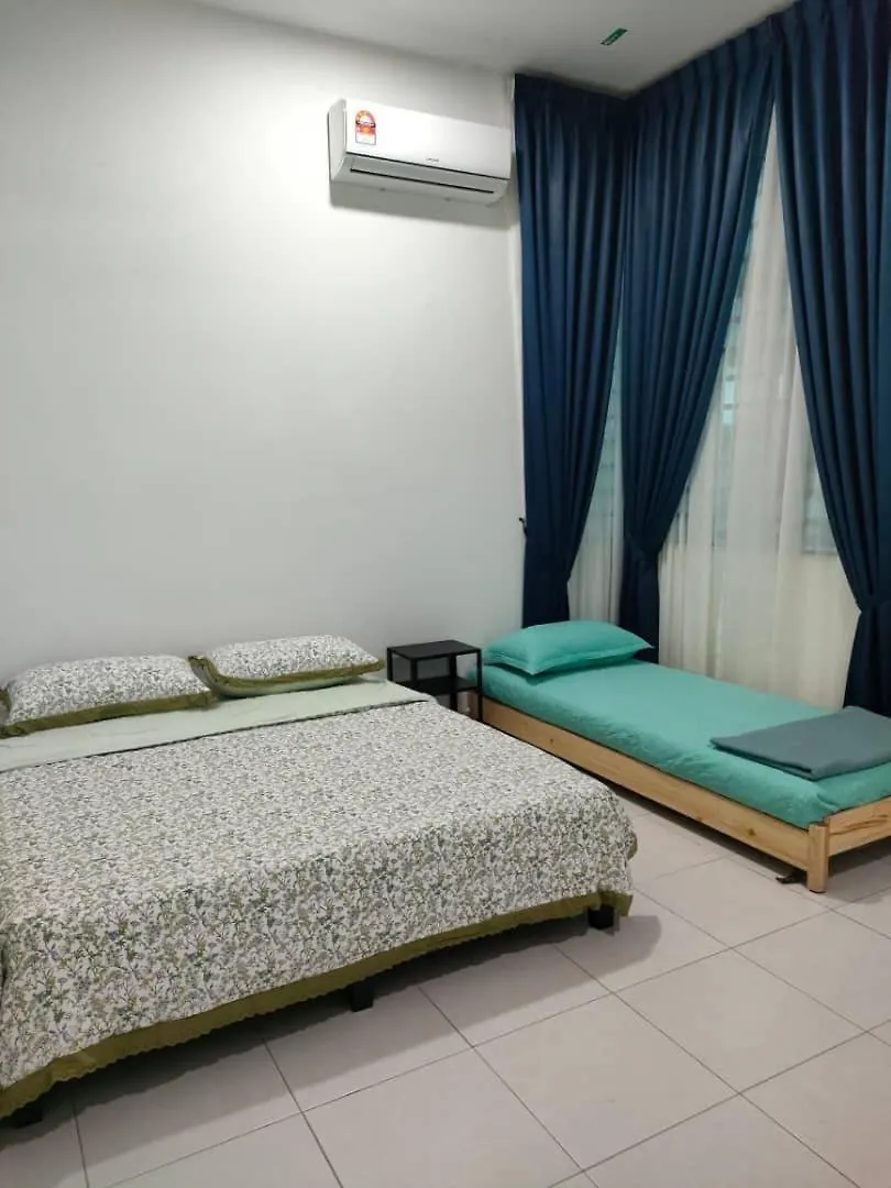 Cik Yam Homestay Pool, Melaka L For Malay Only Malaysia