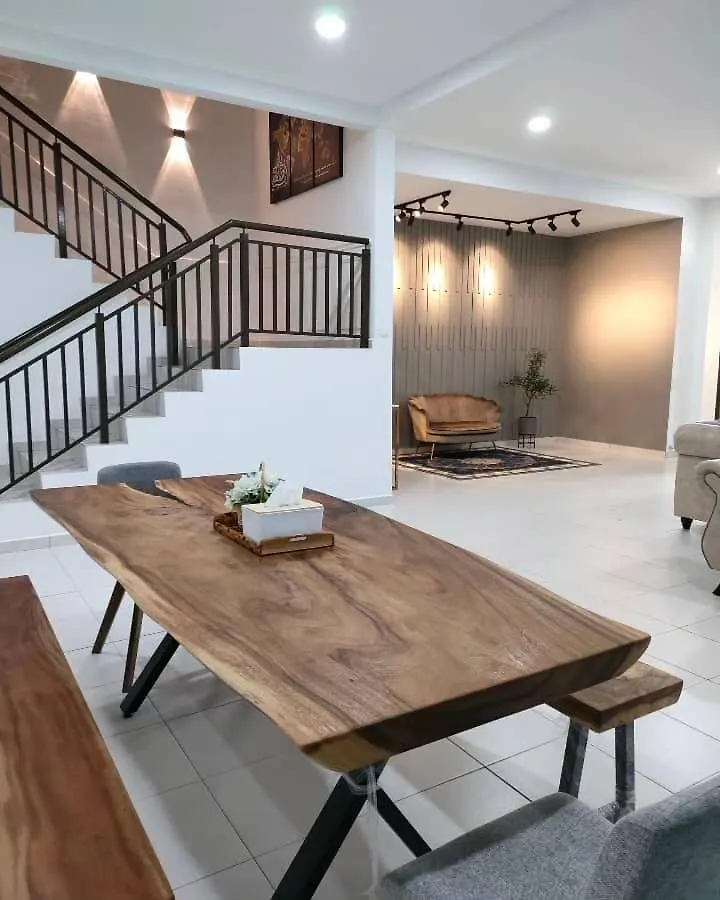 Holiday home Cik Yam Homestay Pool, Melaka L For Malay Only